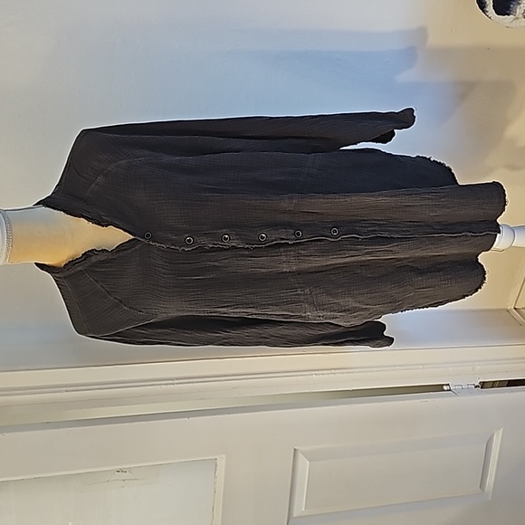 Free People We The Free Summer Daydream Buttondown shirt in gray - Picture 5 of 10